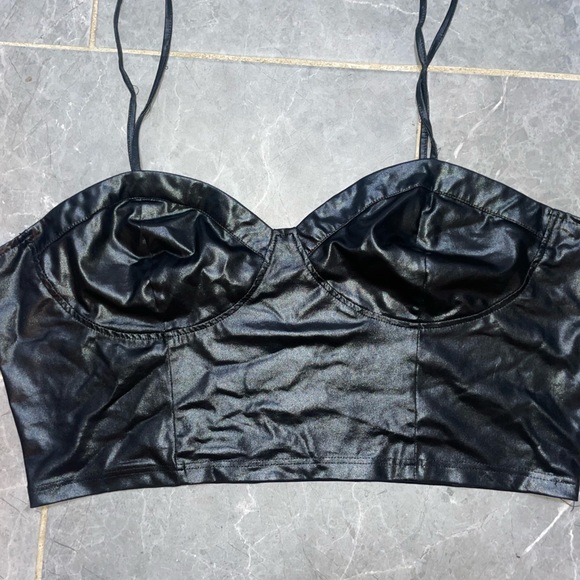 Black leather crop top - Picture 1 of 2